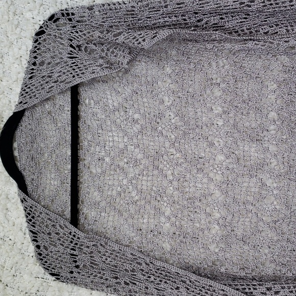 Beautiful handmade crochet knit silver gray shawl with fringe cottagecore - Picture 2 of 4